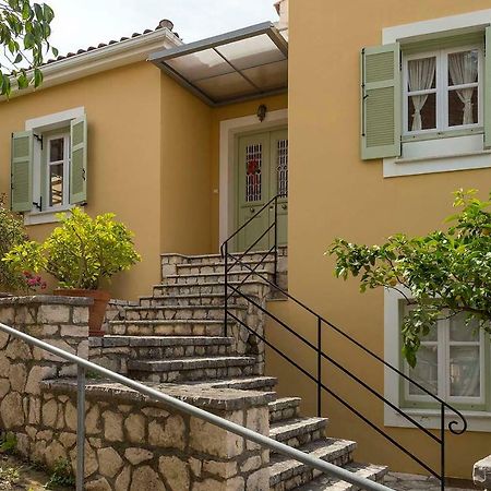 Yellow House Ithaca Вати Экстерьер фото