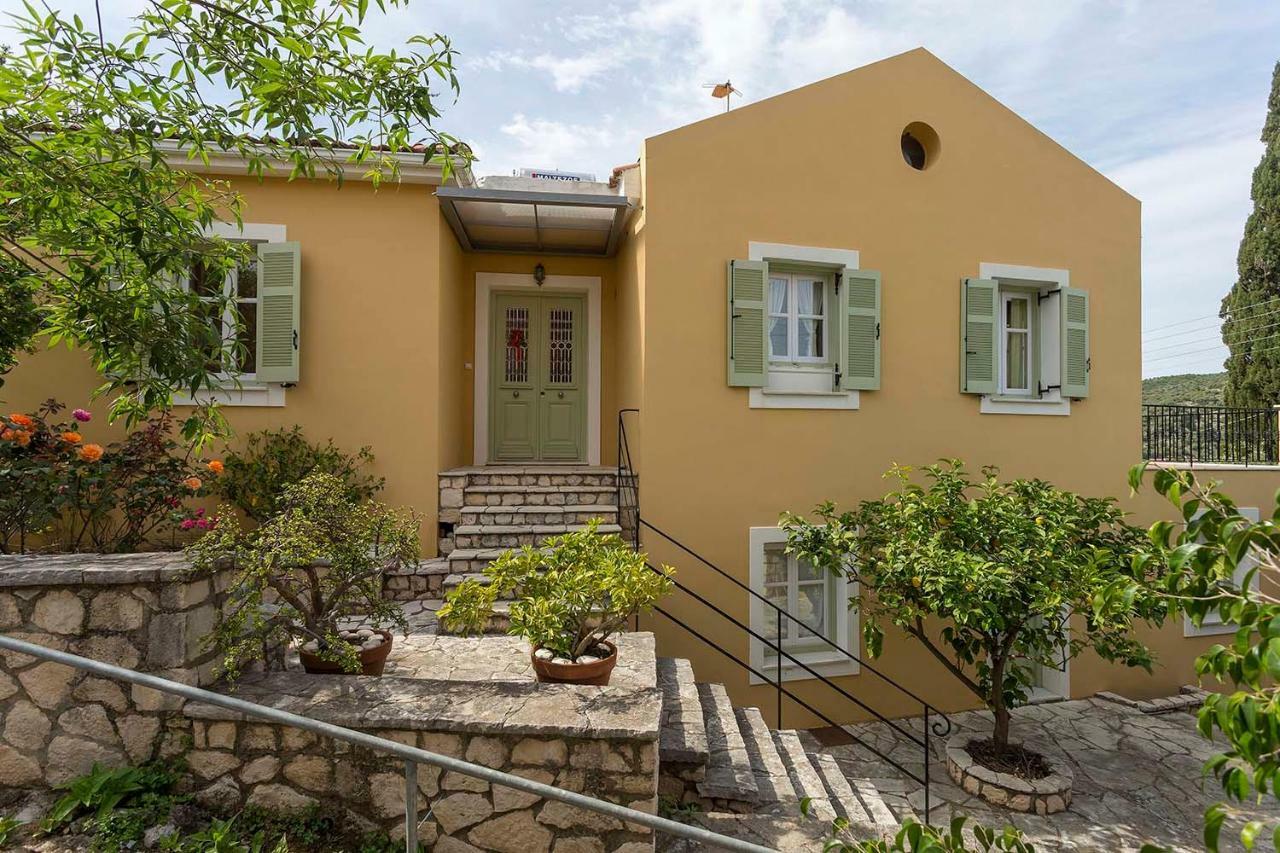 Yellow House Ithaca Вати Экстерьер фото